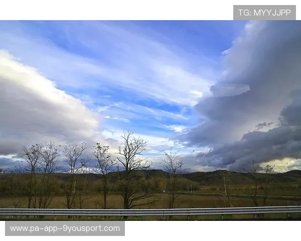 佛罗伦萨高速压制迫使对方多次出现回传